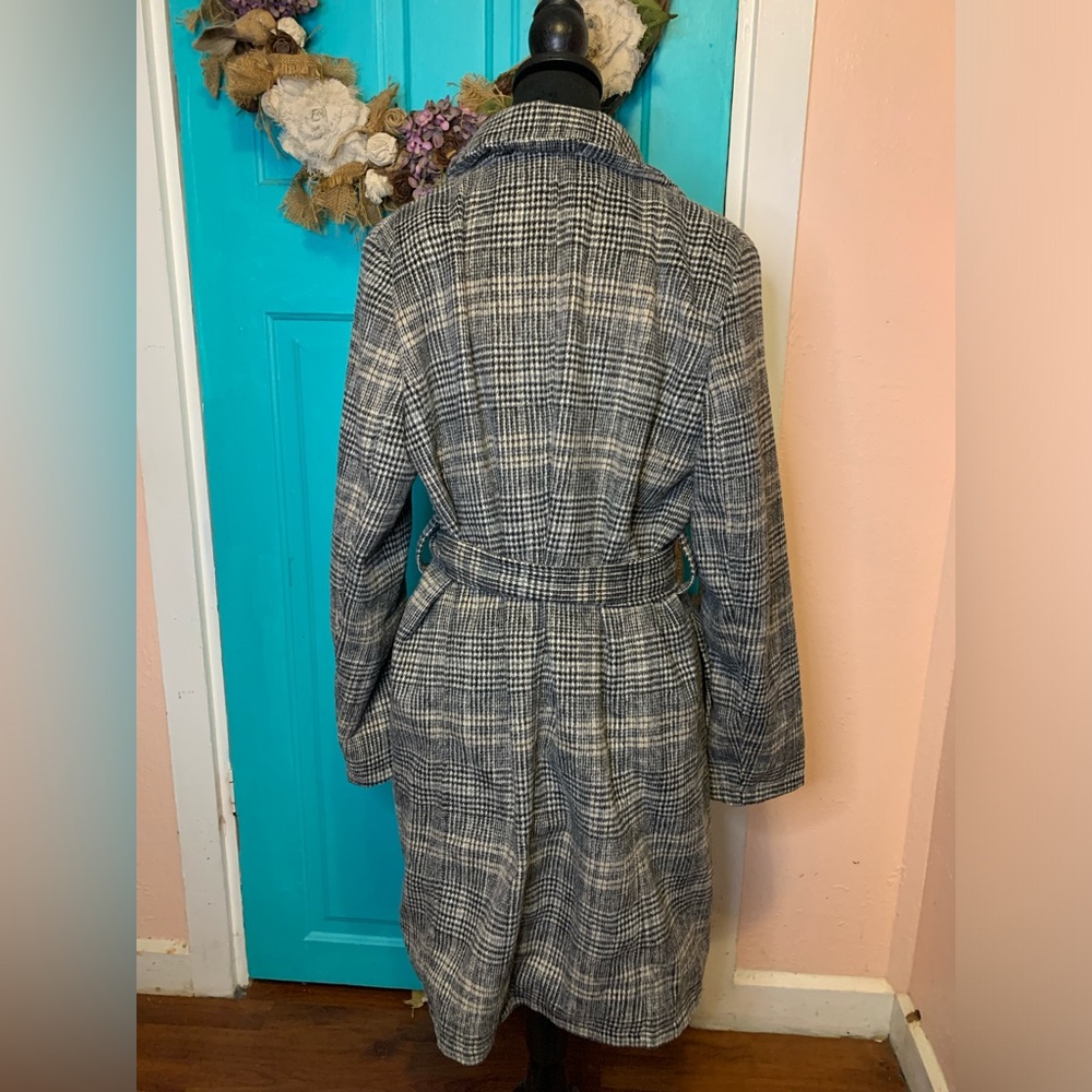 A new day Medium Plaid Belted Trench Black & Tan - Picture 2 of 7